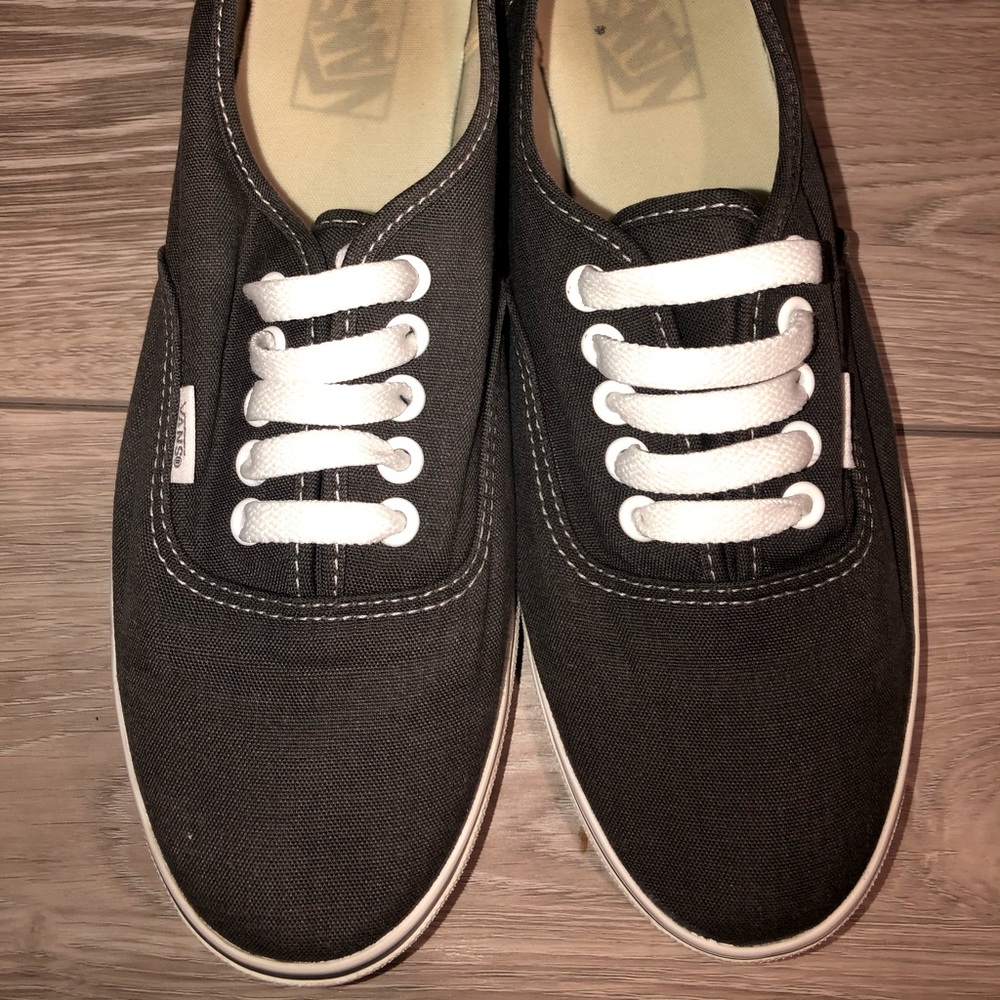 Vans in Grey Women’s 9.5 & Men’s 8